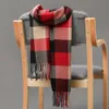 スカーフカシミアメンスカーフブリティッシュスタイルの格子縞のフリンジタッセルソフト暖かい風の冬のスカーフデザイナーブランドの肥厚男性スカーフ231128