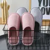 Ip4k Home Schoenen Winter Katoen Slippers Dames 2023 Nieuw Paar Thuis Binnen Anti Slip en Slijtvast Dikke Bodem Mannelijke Huishouden