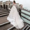 A-line seksowna suknia ślubna dla panny młodej Urocze wielopoziomowe spódnice Tiul off-Rushing Court Train koronkowy koronkowy aplikacja spersonalizowana