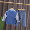 Kleidungssets Weihnachtsoutfits für Kinder Anzüge Jungen Sets Kleidung Cartoon Ente Ärmellose Strickweste Hemden Jeans Säuglingsbabykleidung 231129