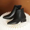 Boots Zipper Chaussures en caoutchouc pour femmes Boots-femme ronde orteil de luxe Designer Rain Rock Automne Low 2023 White Ladies Ankle Fashion Rom