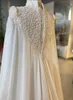 Elegante árabe muçulmano uma linha vestidos de casamento com capa envoltório 2024 rendas apliques mangas compridas alta pescoço chiffon vestido de casamento feminino modesto dubai branco vestido de novia