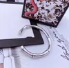 Modedesigner Silver Bangle Armband Kvinnlig kvinnlig Lady Classic Bambu -armband Manschettfest bröllopsdag Jycken gåva med låda