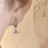 Los pendientes Saturno tridimensionales de mini perlas de Viviennely Westwoodly son femeninos con un sentido de la moda exquisito