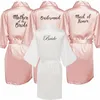 Braut Brautjungfer Robe mit weißen schwarzen Buchstaben Mutter Schwester der Braut Hochzeitsgeschenk Bademantel Kimono Satin Robes2227