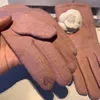 Gants à cinq doigts 2024 Nouveaux gants de designer Gant en cuir Dames Mitaine d'hiver en laine pour femmes Réplique officielle Contre-qualité Taille européenne T0P Cadeau de qualité