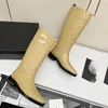 2023 Designer Luxury Square Toe Both Boots High-High Femmes sexy 100% cuir électrique Broidered Diamond Check Boot Lady Fashion Fashion High-Heled Comfort Shoes Tailles 35-40