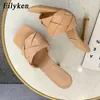 Sandaler Eilyeken Summer New Design Weave Square Toe Heels High Quality Pu Leather Slippers Gladiator Beach Womens Sandal Slides Shoes J230428