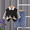 Kleidungssets Weihnachtsoutfits für Kinder Anzüge Jungen Sets Kleidung Cartoon Ente Ärmellose Strickweste Hemden Jeans Säuglingsbabykleidung 231129