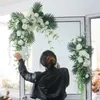 장식용 꽃 2x 웨딩 아치 키트 교수형 흰색 장미 꽃 장식이 창문 수신 배열 아버 파티 장식을위한 인공