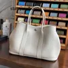 Sac de jardin en cuir véritable portable femme 30 cm Milk Shake peau de vache blanche L avec logo