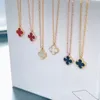2023 marca de moda trevo colar moda feminina mãe de pérola mini única flor pingente colar 18k ouro designer colar jóias