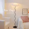 Lampy podłogowe Nowoczesne minimalistyczne plisowane lampa salon sypialnia sypialnia nocna sofa