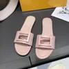 Designer Sandals glissa les pantoufles de femmes sandales noires avec des plats bandes sandales en cuir embelli sabel de baguette dames sexy lettre de plage tong de plage avec boîte