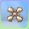 2018 Fashion Small Fragrance Bow Pearl Crystal Pearl Brosch Korean Jewelry Women039S Shirt Brosch Puckle Collar Buckle Korean V3854201
