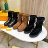 デザイナーClssicloo Snow Bootsカジュアルガールズシープスキンシューズハーフアンクルブーツレザーレザーレザーレザーレザーレザー