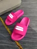 Pantoufle de luxe designer femme sandale hommes chaussure de piscine caoutchouc lettre intégrée diapositives texture de grain de cuir noir blanc rouge chaussure rose avec sac à poussière et boîte