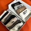 デザイナーのesstenials Socks Ess Socks 12ペアのフォグシリーズギフトボックスソックスは、男性と女性の両方です。カップル用の同じスタイルミッドハイソックス。 Instagramスタイルのストリートトレンディなアイテム