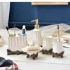 Badtillbehör Set Ceramics Five Piece European Style White Tandborstehållare Gurgle Cup Lotion Bottle Soap Dish Accessories