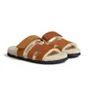 Slipare för kvinnliga designerbilder Claquette Black White Khaki Sandaler Ladies Sliders Luxury Sandal Päls Slide Suede Leather Slipper Womens Outdoor Shoes