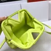 O triângulo bolsa bolsa 5a qualidade clipe crossbody saco de couro genuíno dentro da moda letras tecer tote carteiras simples bolsas femininas