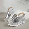 Sandały złote srebrne skórzane sandały klinowe odpowiednie dla kobiet 2023 Letnie pieluchy stopa platforma sandały damskie grube sandały o rozmiarze 231129