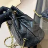 Marca de luxo designer mochila para as mulheres bolsa corrente pele carneiro duma 23p mochila feminina saco viagem c fivela metal moda mini sacos