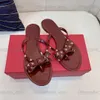 Luxury Woman Slipper Designer Man Slides Jelly Rubber Rivet Thong Sandaler V Bow Nude Red Black Studded Flat Slide Summer Beach Outdoor Shoe With Box