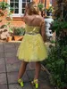 Robes de soirée Sexy Halter Jaune Dentelle Robe De Cocktail 2023 Mini Robe Courte De Retour Pour Junior Fille Une Ligne Dos Nu Paillettes Sash Gala