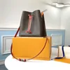 Modepåsar designer väska hinkväska lyx axel handväska 26 cm neonoe mm toppnivå replikation crossbody väska m44020 med låda wl058