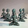 Meditating Alien Resin Statue Garden Ornament Art Decor for Indoor Outdoor Home or Office Promotion Decoration 211029242x