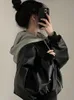 Женская кожаная куртка из искусственного меха, женская корейская мода, винтажное мотобайкерское пальто, женское осеннее свободное пальто с длинным рукавом и молнией с капюшоном, короткое пальто 231129