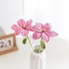 Dekorativa blommor livliga konstgjorda för heminredning handstickad virkning lily bukett realistiska diy hantverk blomma gåvor