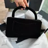 Diseñador Mujer Top Bolso Bolso de lujo 26 cm Bolso de hombro de moda Bolso de axila Terciopelo Hardware dorado Hebilla de metal Bolso de moda Bolso de maquillaje Bolso Sacoche Bolsos de aeropuerto