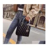 Andra väskor Diamond Stripe Women Handväska Kvinnlig lyxdesigner Crossbody Bag Högkvalitativ läderskoder Messenger Tote Clutch Purse Dhdhr