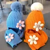 Halsdukar wraps doit vinter pojkar flickor varma mössor barn halsduk hatt set blommor päls hårboll baby barn stickade fasta halsdukar hattar 231129