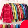 Damskie down Parkas 7xl Winter Light Light Down Kurtka Kobieta moda swobodna 90% biała kaczka w dół kurtki plus długie płaszcz z kapturem Wodoodporny parka L231129