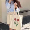 Bolsas noturnas 2023 Mulheres Canvas de grande capacidade Algodão Bolsa de ombro reutilizada Tulipas Impressão de damas Bolsa casual Shopping Shopping Shopping Beach