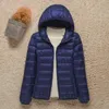 Mulheres para baixo parkas moda feminina jaqueta fria inverno luz pato branco fino puffer portátil casaco à prova de vento 231129