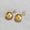 Boucles d'oreilles pendantes magnifiques énormes une paire de perles rondes dorées des mers du Sud de 11 à 12 mm, en or jaune 14 carats