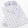 Męskie koszule na męskie koszule plus rozmiar męski koszulka krótkie rękawowe Summer klasyczny pasek w lupgy biznesowy biuro biura 7xl 8xl 9xl 10xl elastyczność swobodna odzież 231128