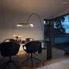 Lampy podłogowe Nordic LED do salonu Dekorowanie długiego ramienia czarne/złoty designerka lekka lampka do sypialni w stylu przemysłowym