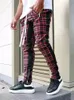 Pantaloni da uomo Versione coreana da uomo di alta qualità a quadri Moda Patchwork Colore abbinato Gambe piccole Pantaloni Slim Pantaloni sportivi casual a matita 231129