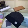 Chapéus de grife gorro de inverno chapéu alfabeto malha chapéus homens e mulheres malhas chapéus tamanho livre 6 cores para presente de natal