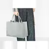 Kvinnor Tote Luxurys Designers väskor 40 cm 35 cm kvinnors handväskor Purses axel crossbody väska guld silver hårdvara 21 färger äkta läder mode stora totes