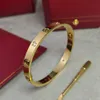 Bangl Love Gold Bangle 4 Diamonds 16-19cm Designer de mulher para homem Bated Gold T0P Qualidade Reproduções oficiais do estilo clássico 011 E Qualidade original