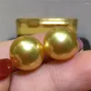 Boucles d'oreilles pendantes magnifiques énormes une paire de perles rondes dorées des mers du Sud de 11 à 12 mm, en or jaune 14 carats