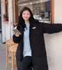 女性用アウターウェアコート2023オリジナルの新しいコットンドレス韓国の綿のコートの上の女性のミッドレングス膝緩んで肥厚した黒いカップルダウンコットンコート