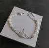 Cazibe bilezik tasarımcı mektubu vivian chokers lüks kadın moda mücevher metal inci bileklik cjeweler westwood hareket cari 990ess34543