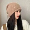 Gorro/Gorras de calavera Sombrero de invierno para mujer Piel de conejo Moda Sombreros de punto Cálido Protección para los oídos Chica Otoño Gorros al aire libre Montón rizado Gorra a prueba de viento 231128